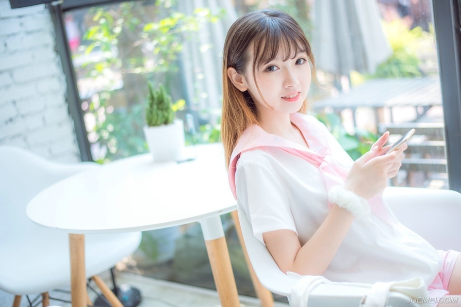 “主公放心，属下这就动身。”荀攸微微一躬身道。